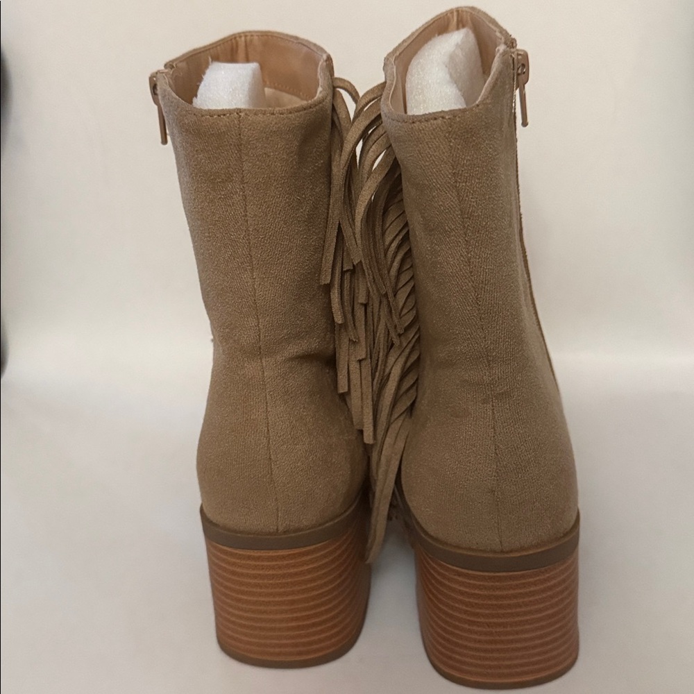 Journee Chic Tan Suede Fringe Boots Journee Comfort Sole
Size 12 - Picture 3 of 8